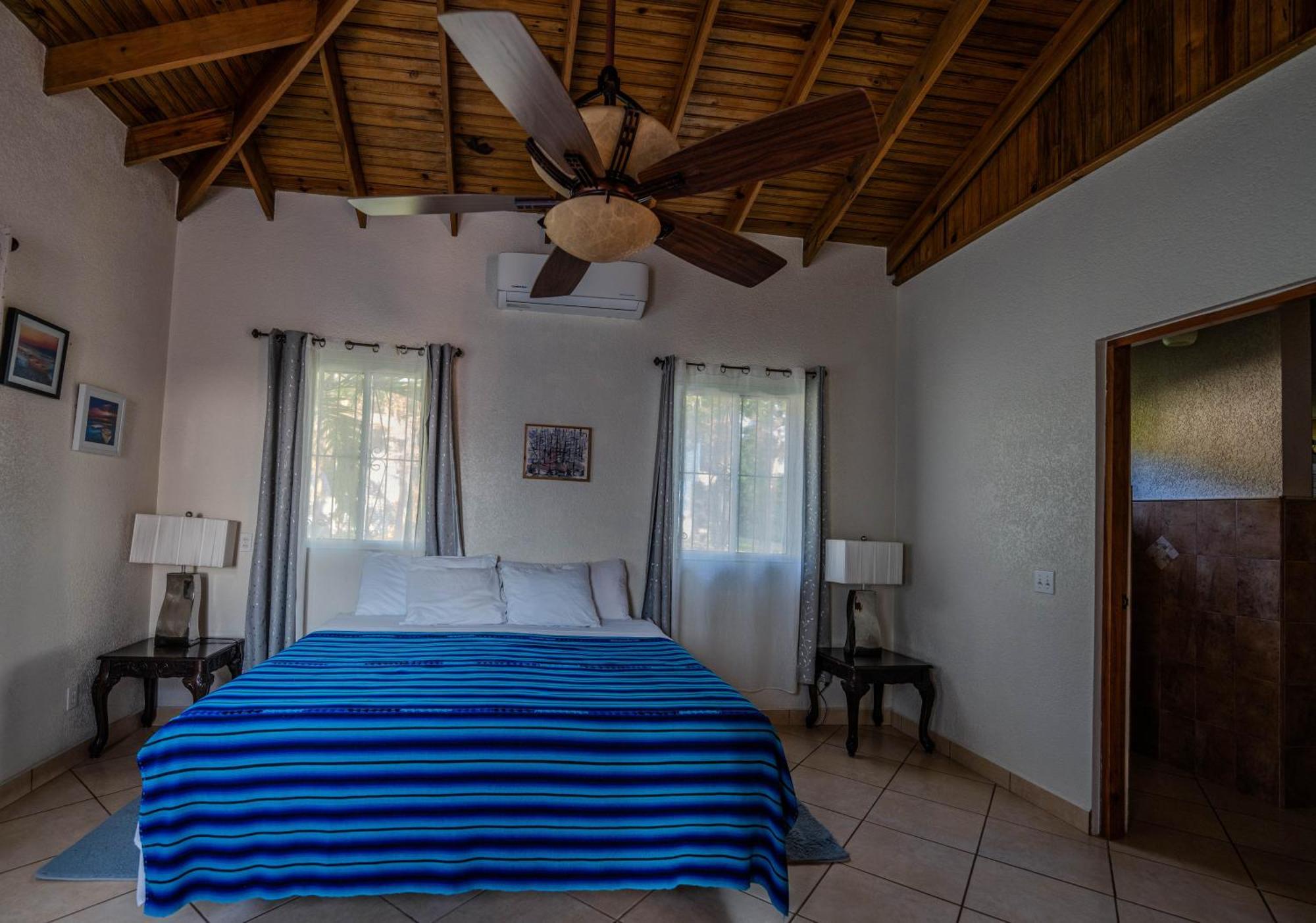 Seaside Inn Roatan West Bay Buitenkant foto